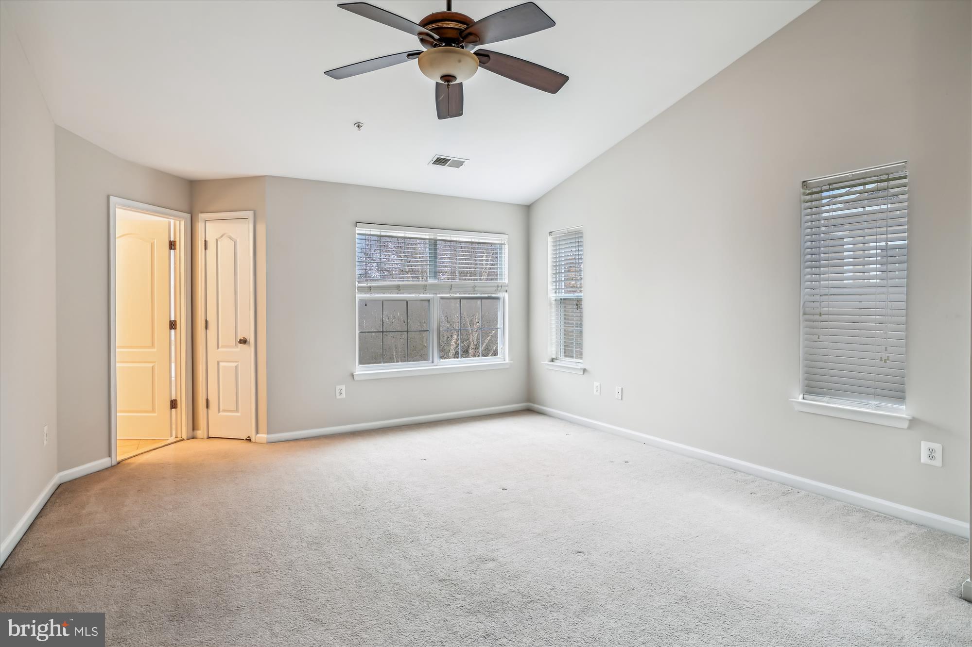 7346 Mockingbird Circle Glen Burnie, MD 21060 - Photo 28 of 67 Primary Bedroom