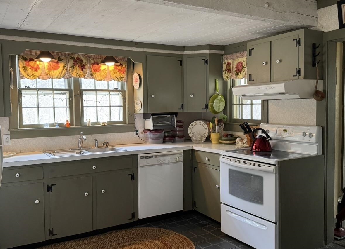 242 Clarendon Road Wallingford, VT 05773 - Photo 18 of 36