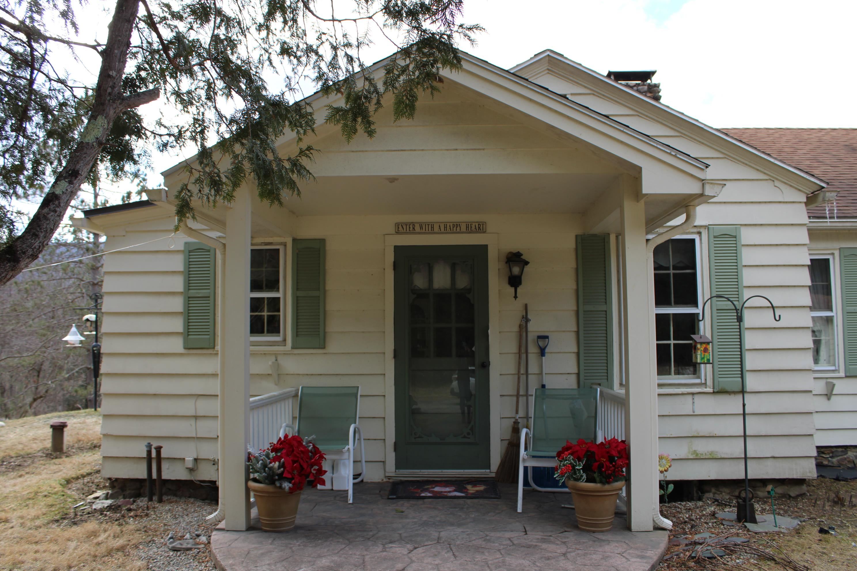 242 Clarendon Road Wallingford, VT 05773 - Photo 5 of 36