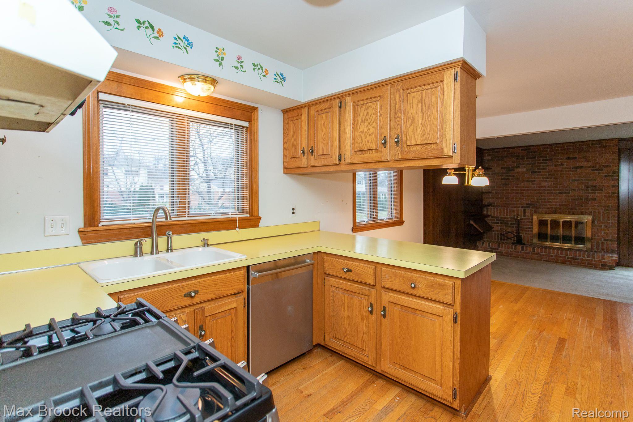 821 Hampton Circle Rochester, MI 48307 - Photo 15 of 60 Gallery Image 15