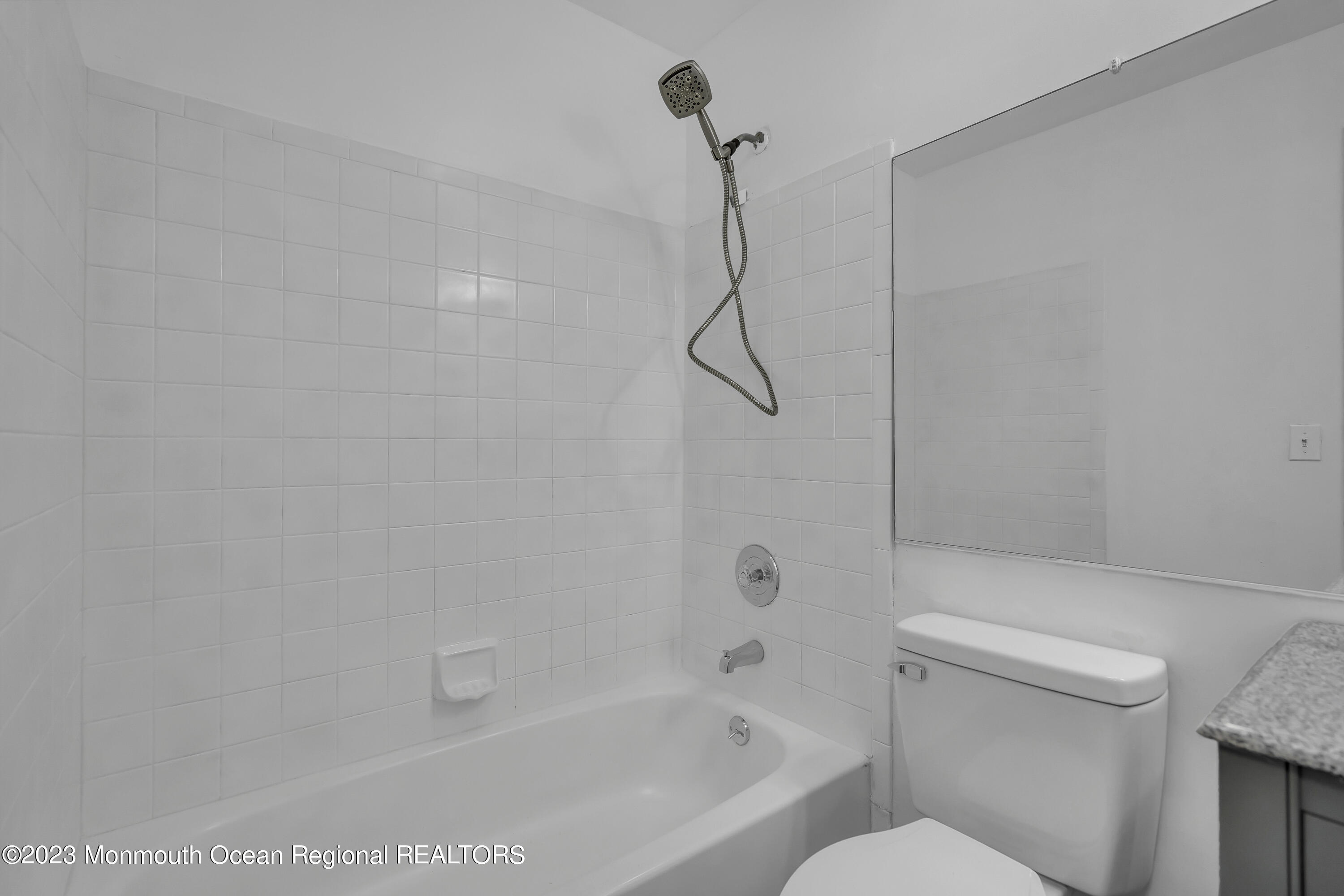 3 Sami Drive Howell, NJ 07731 - Photo 19 of 32 019_dsc02857rw