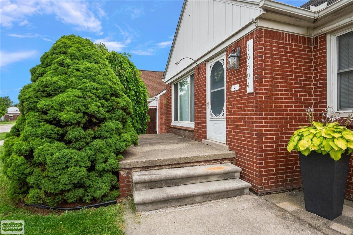 16504 Toepfer Drive Eastpointe, MI 48021 - Photo 10 of 70