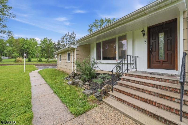 25 King George Road Warren, NJ 07059 - Photo 1 of 50
