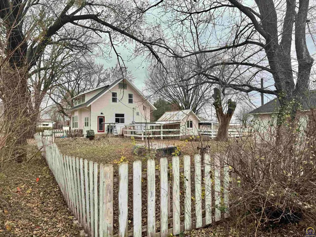 $172,000 | 218 Kansas Avenue, Paxico, KS 66526