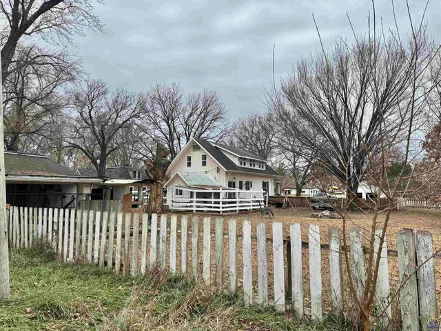 $172,000 | 218 Kansas Avenue, Paxico, KS 66526