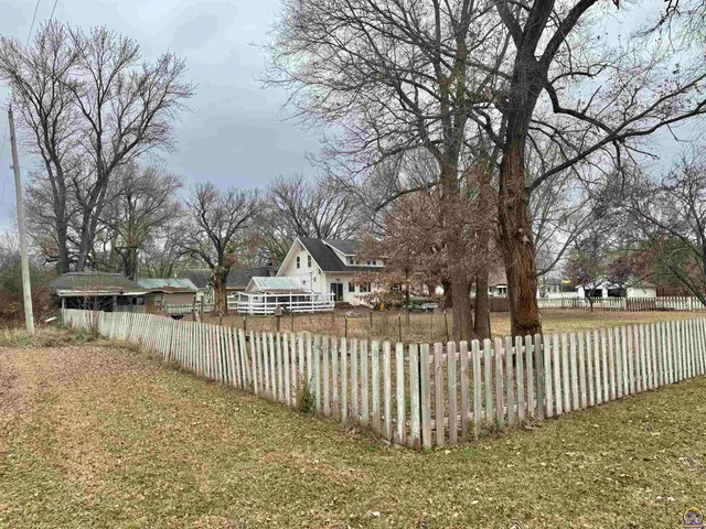 $172,000 | 218 Kansas Avenue, Paxico, KS 66526