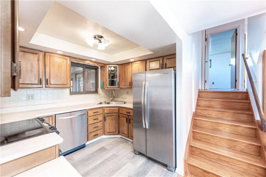 783 Lindsay Road Carnegie, PA 15106 - Photo 4 of 33 Gallery Image 4