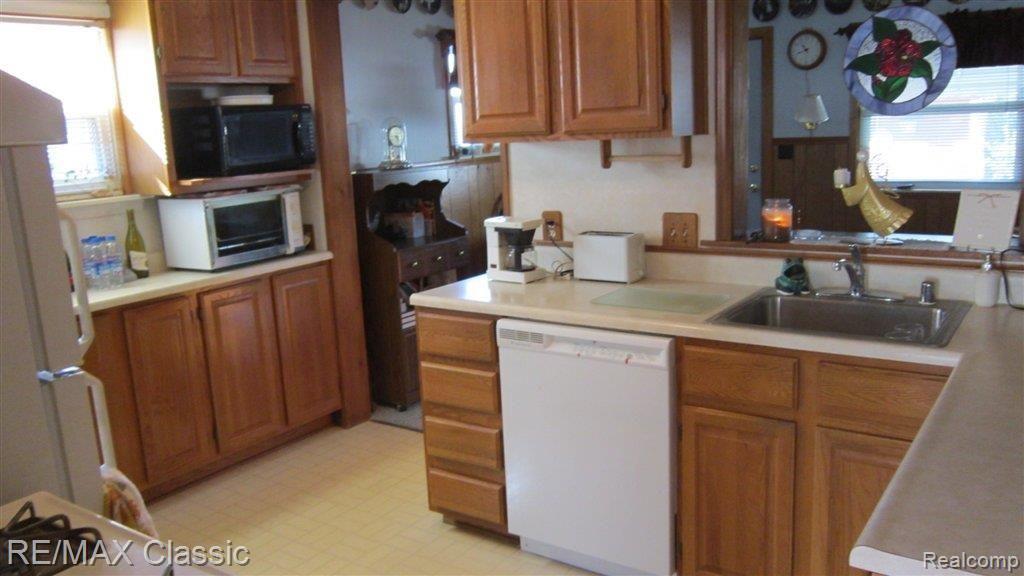 356 Sherbourne Street Inkster, MI 48141 - Photo 5 of 16 kitchen