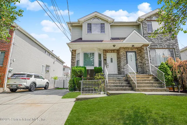 $829,900 | 263 Seguine Avenue | Prince's Bay