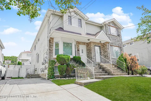 $829,900 | 263 Seguine Avenue | Prince's Bay