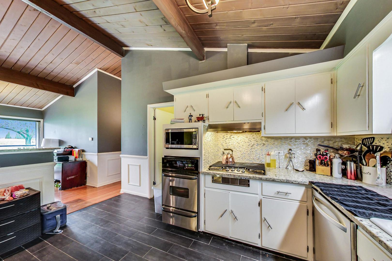 12410 South McCarthy Road Palos Park, IL 60464 - Photo 6 of 16 a kitchen with stainless steel appliances a stove a sink and cabinets