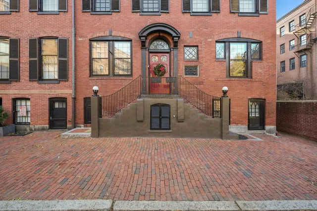 a large building with a lot of windows