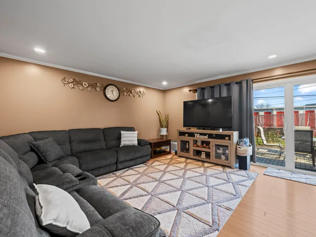 $379,000 | 1905 Pierce Road, Hoffman Estates, IL 60169