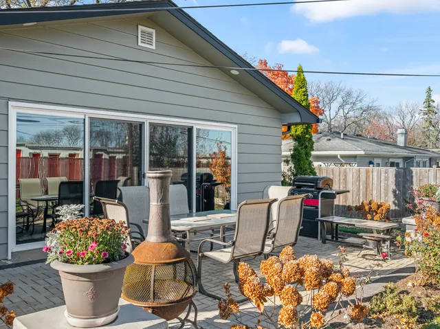 $379,000 | 1905 Pierce Road, Hoffman Estates, IL 60169