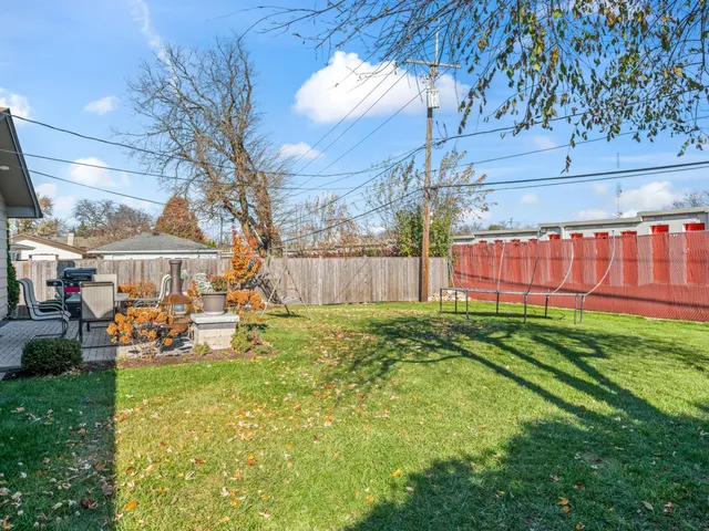 $379,000 | 1905 Pierce Road, Hoffman Estates, IL 60169