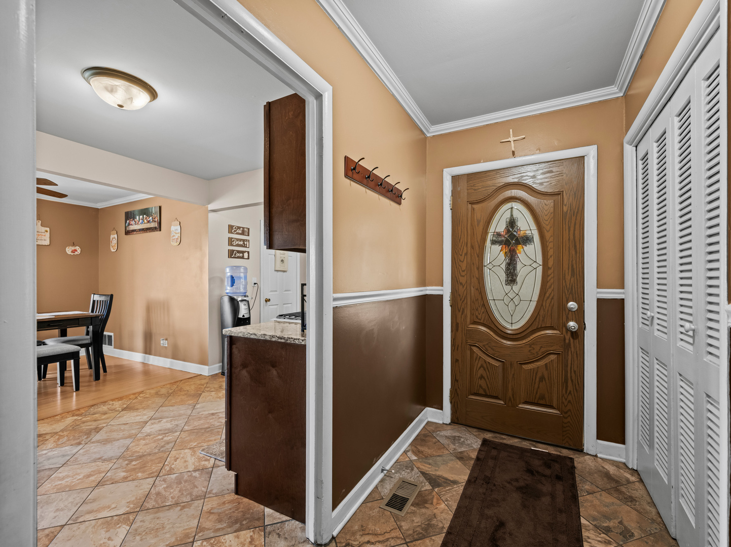 1905 Pierce Road Hoffman Estates, IL 60169 - Photo 4 of 27 a view of a hallway with elevator