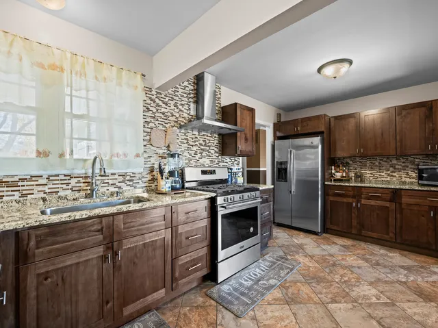 $379,000 | 1905 Pierce Road, Hoffman Estates, IL 60169