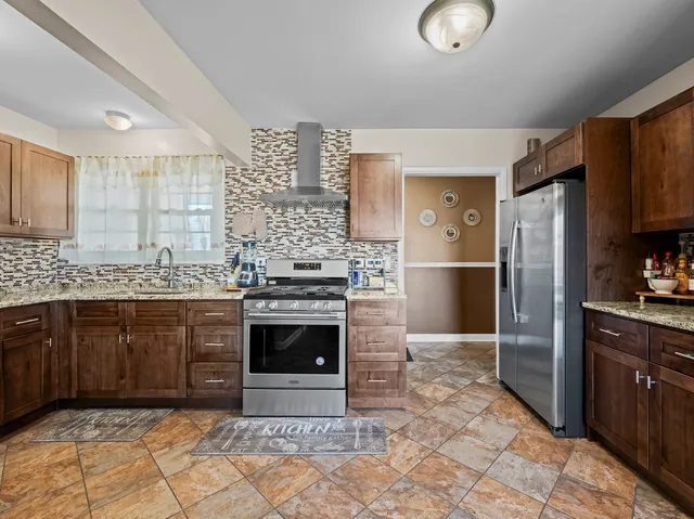 $379,000 | 1905 Pierce Road, Hoffman Estates, IL 60169