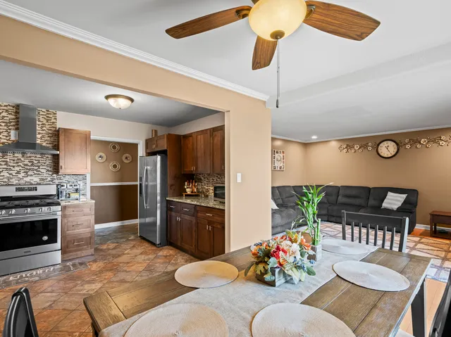 $379,000 | 1905 Pierce Road, Hoffman Estates, IL 60169