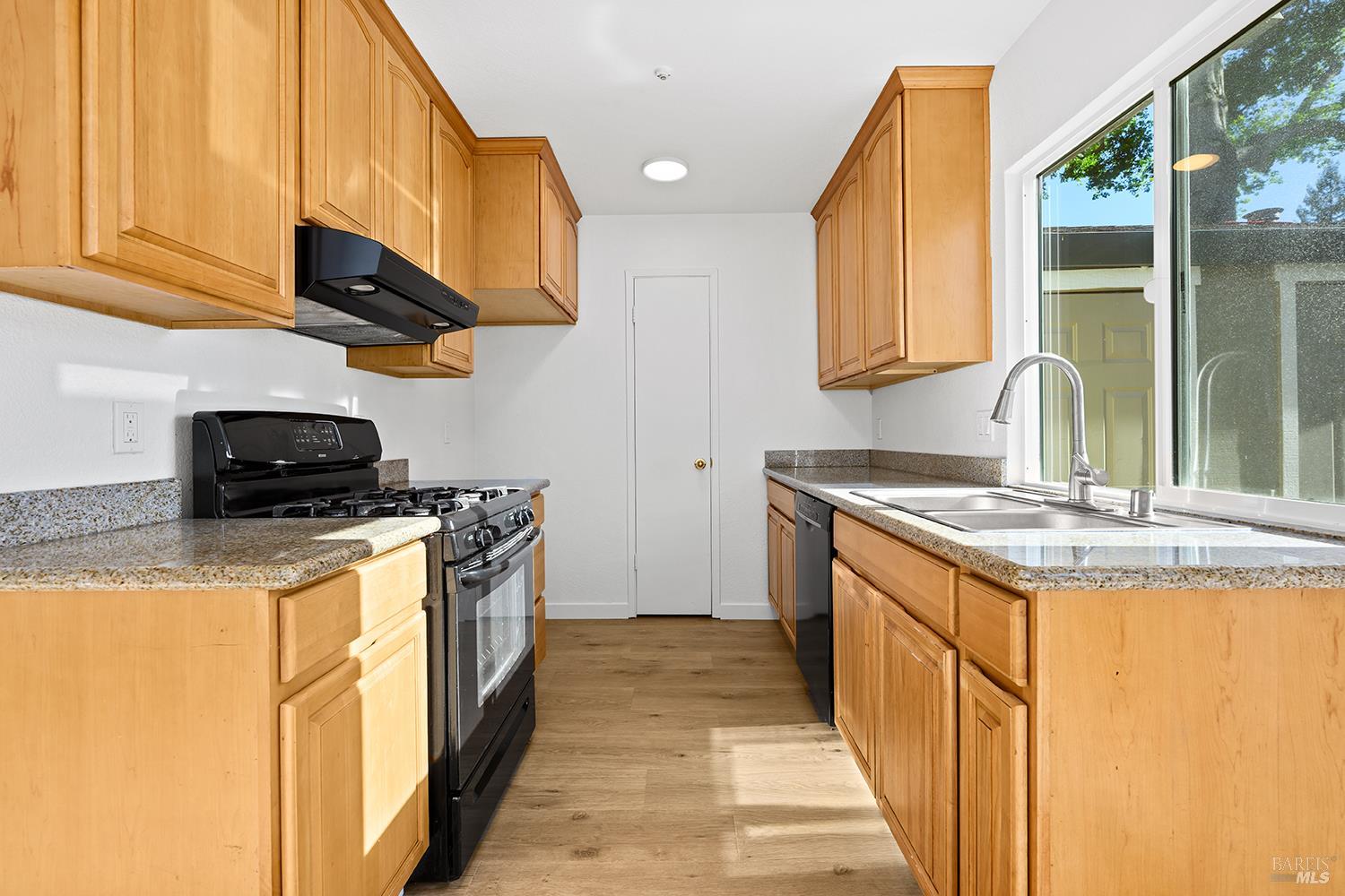 319 Algiers Court Santa Rosa, CA 95409 - Photo 8 of 23