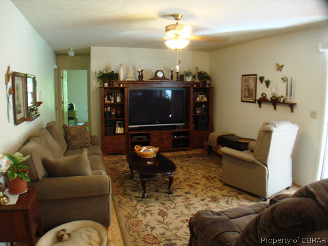 8122 Willis Road Gloucester, VA 23061 - Photo 7 of 24