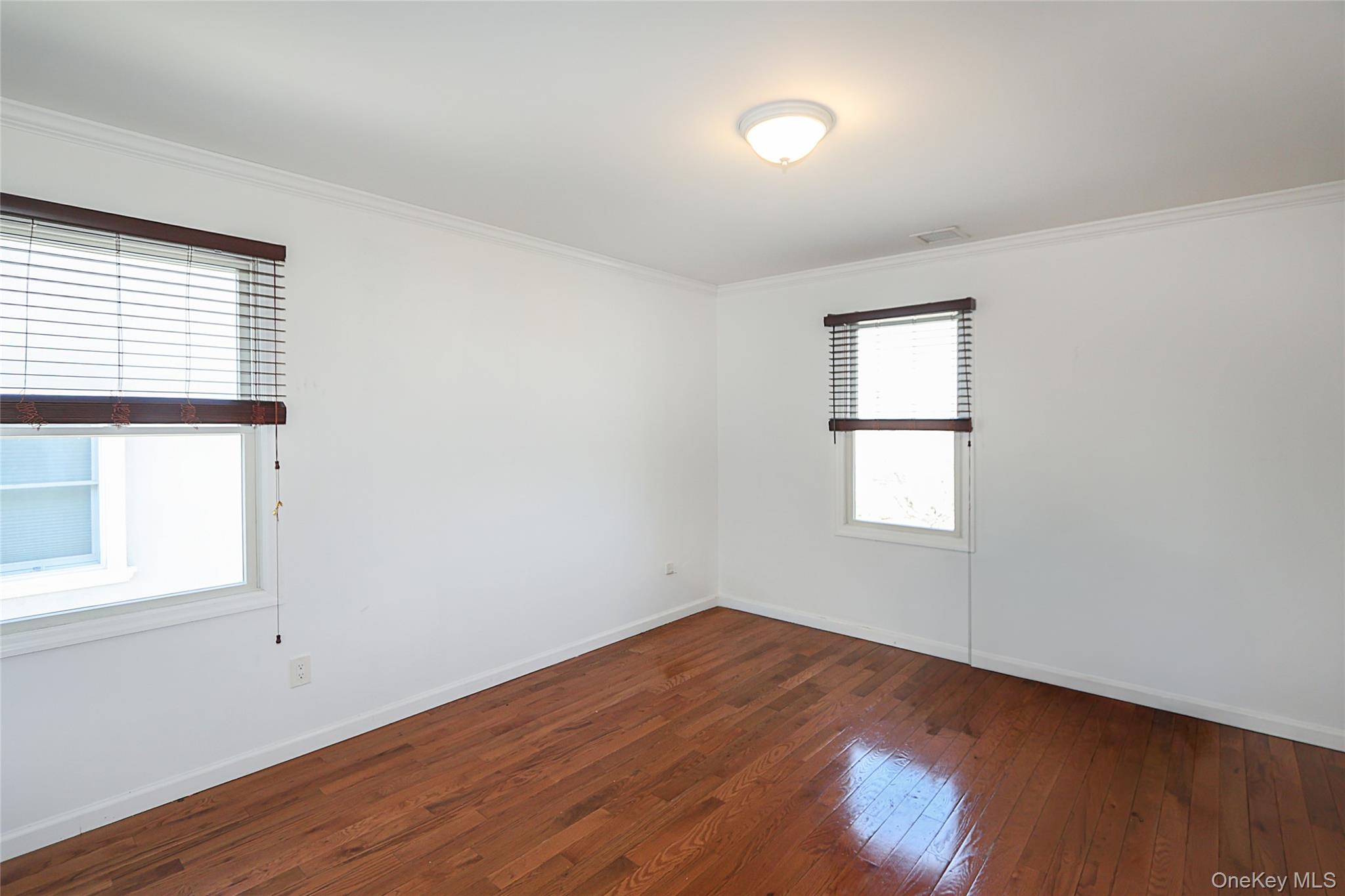 489 Emory Road Mineola, NY 11501 - Photo 14 of 28