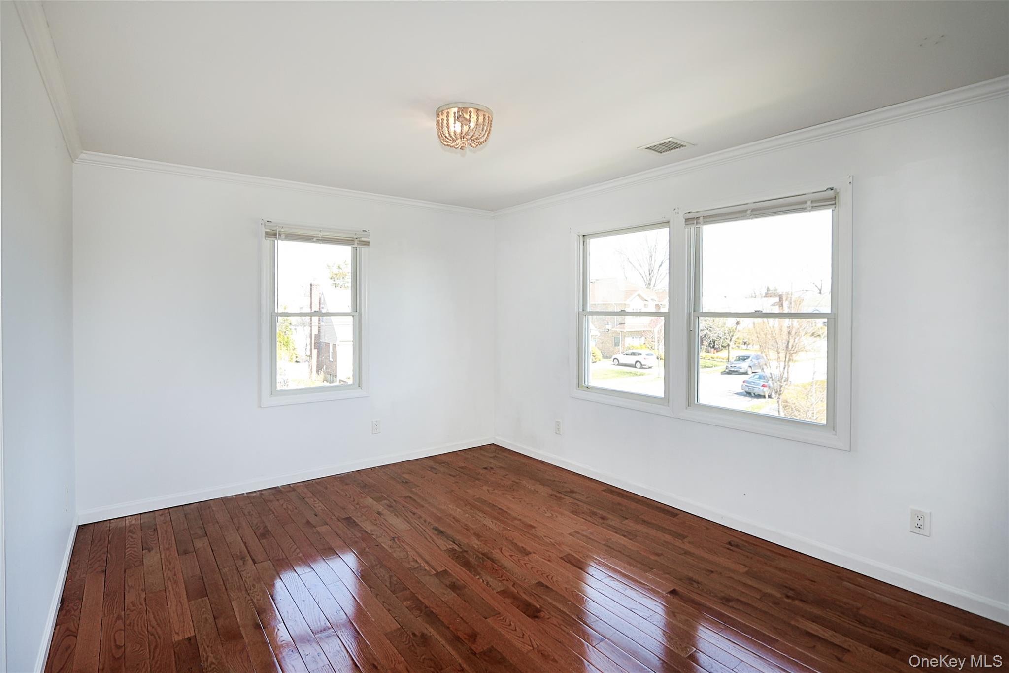 489 Emory Road Mineola, NY 11501 - Photo 15 of 28