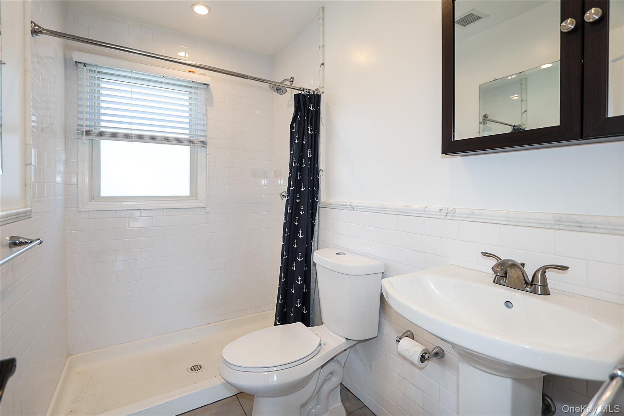 489 Emory Road Mineola, NY 11501 - Photo 16 of 28