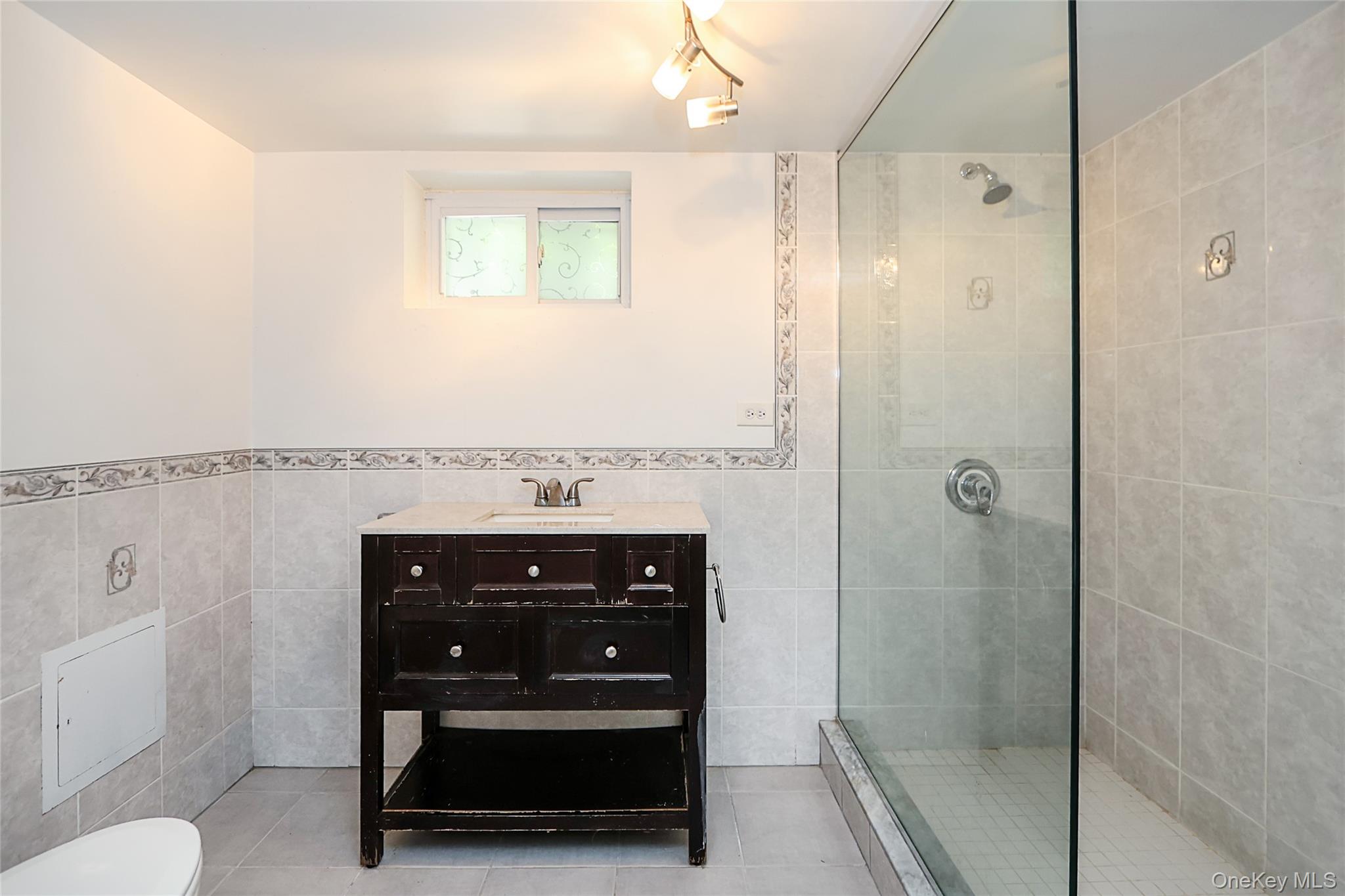 489 Emory Road Mineola, NY 11501 - Photo 21 of 28