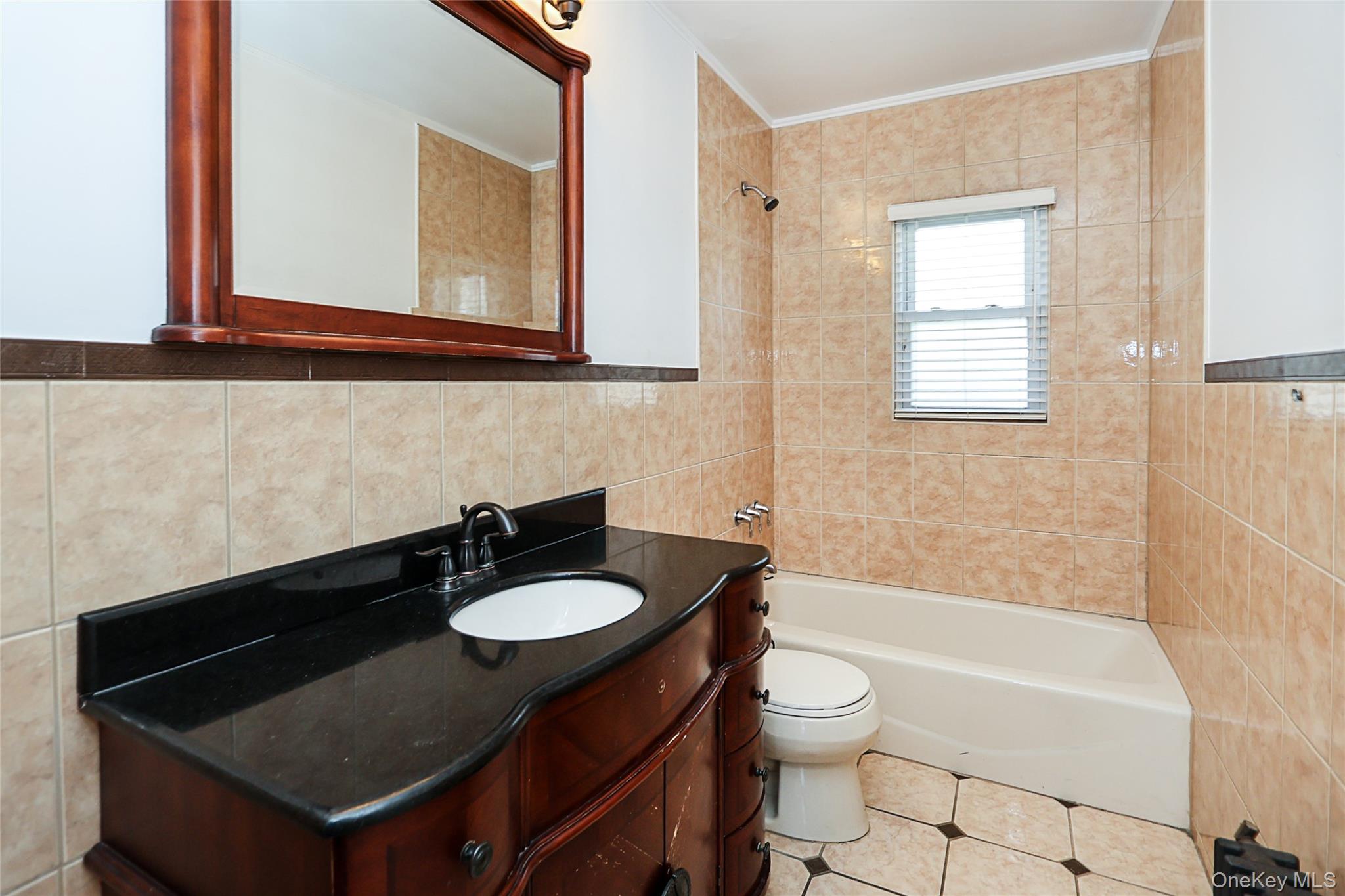 489 Emory Road Mineola, NY 11501 - Photo 10 of 28