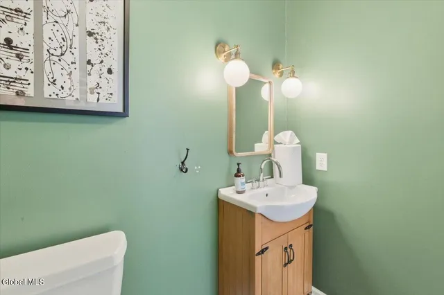 $675,000 | 26 Muterfield Court, Bethlehem, NY 12159