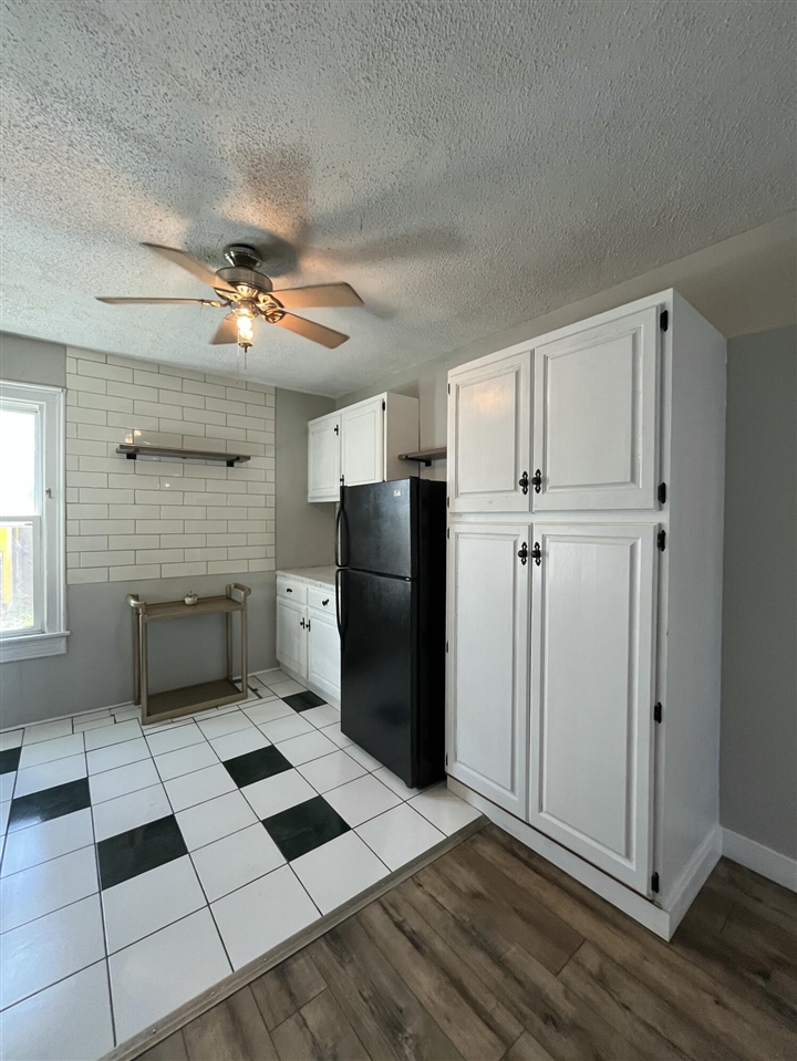 12 Indiana Avenue Southwest Grand Rapids, MI 49504 - Photo 6 of 12
