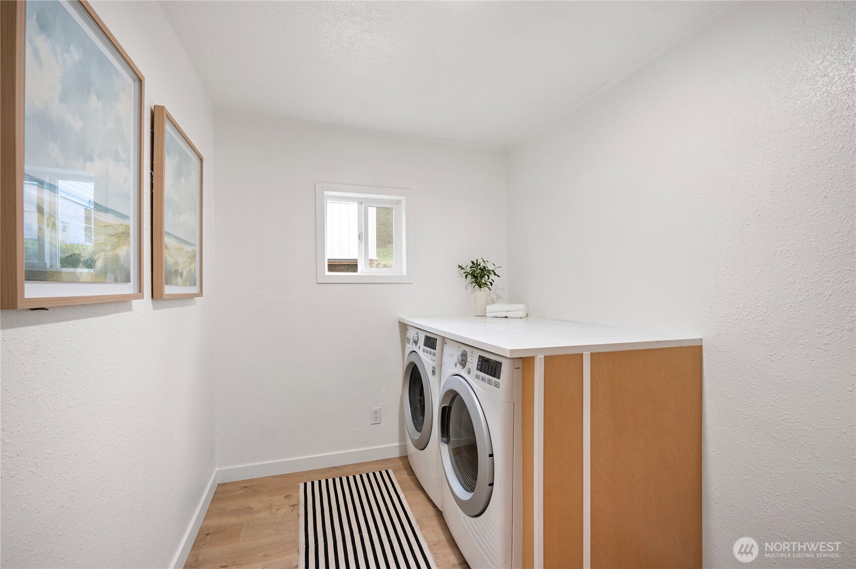 1406 Shattuck Avenue South Renton, WA 98055 - Photo 14 of 22 a utility room with dryer and washer