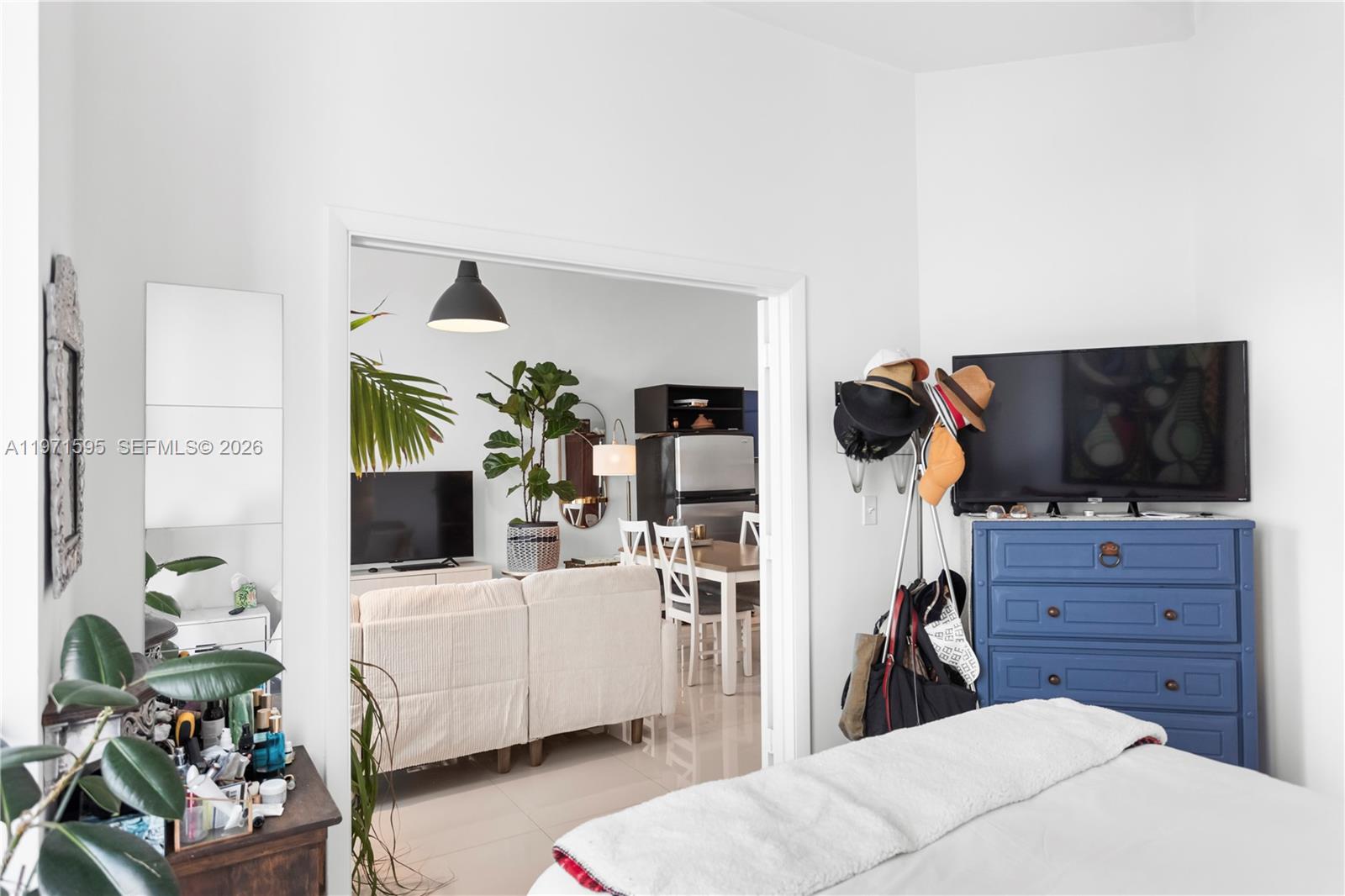 244 Biscayne Boulevard, Unit 252 Miami, FL 33132 - Photo 12 of 18 a living room with furniture and a flat screen tv