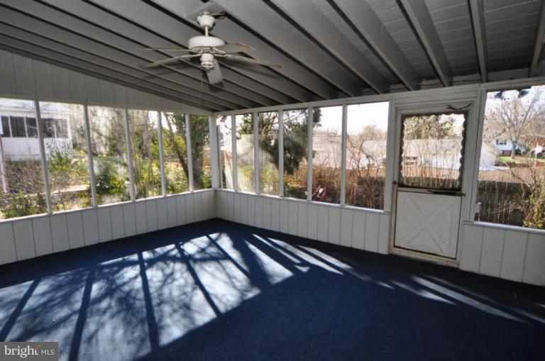 Great 3 season screened porch for entertaining!