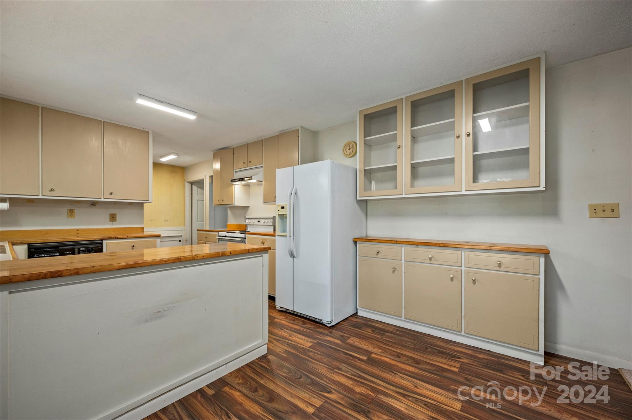280 Dug Hill Road Landrum, SC 29356 - Photo 14 of 45 a kitchen with cabinets and wooden floor