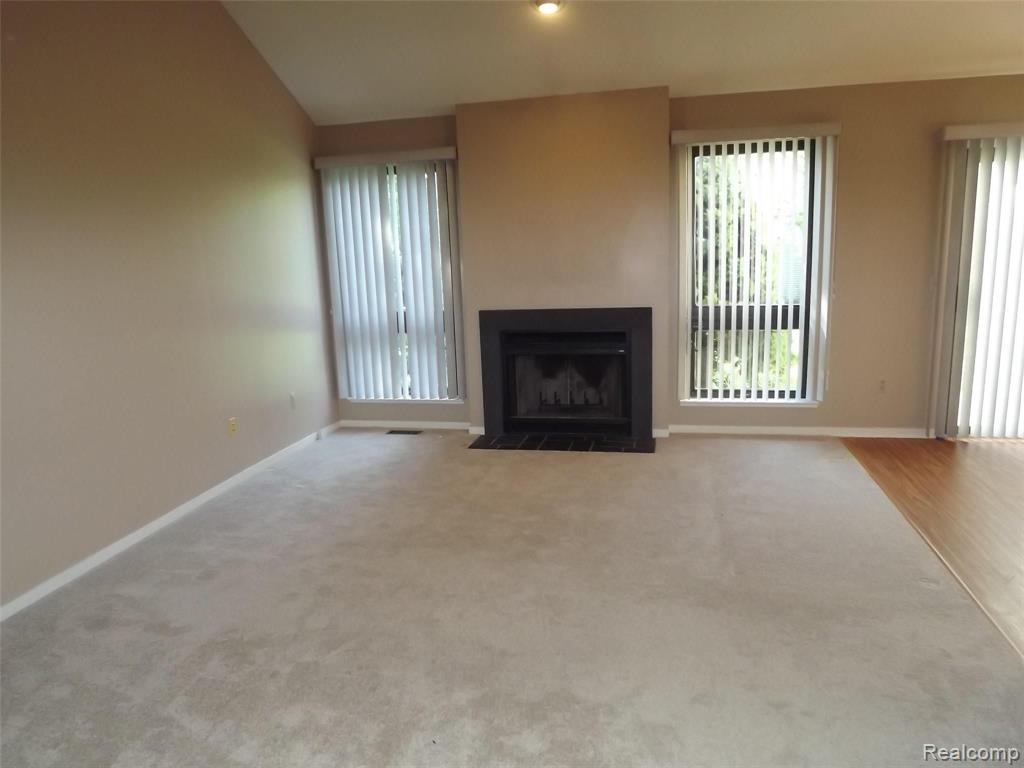 641 Ashley Circle, Unit 139 Rochester Hills, MI 48307 - Photo 4 of 14
