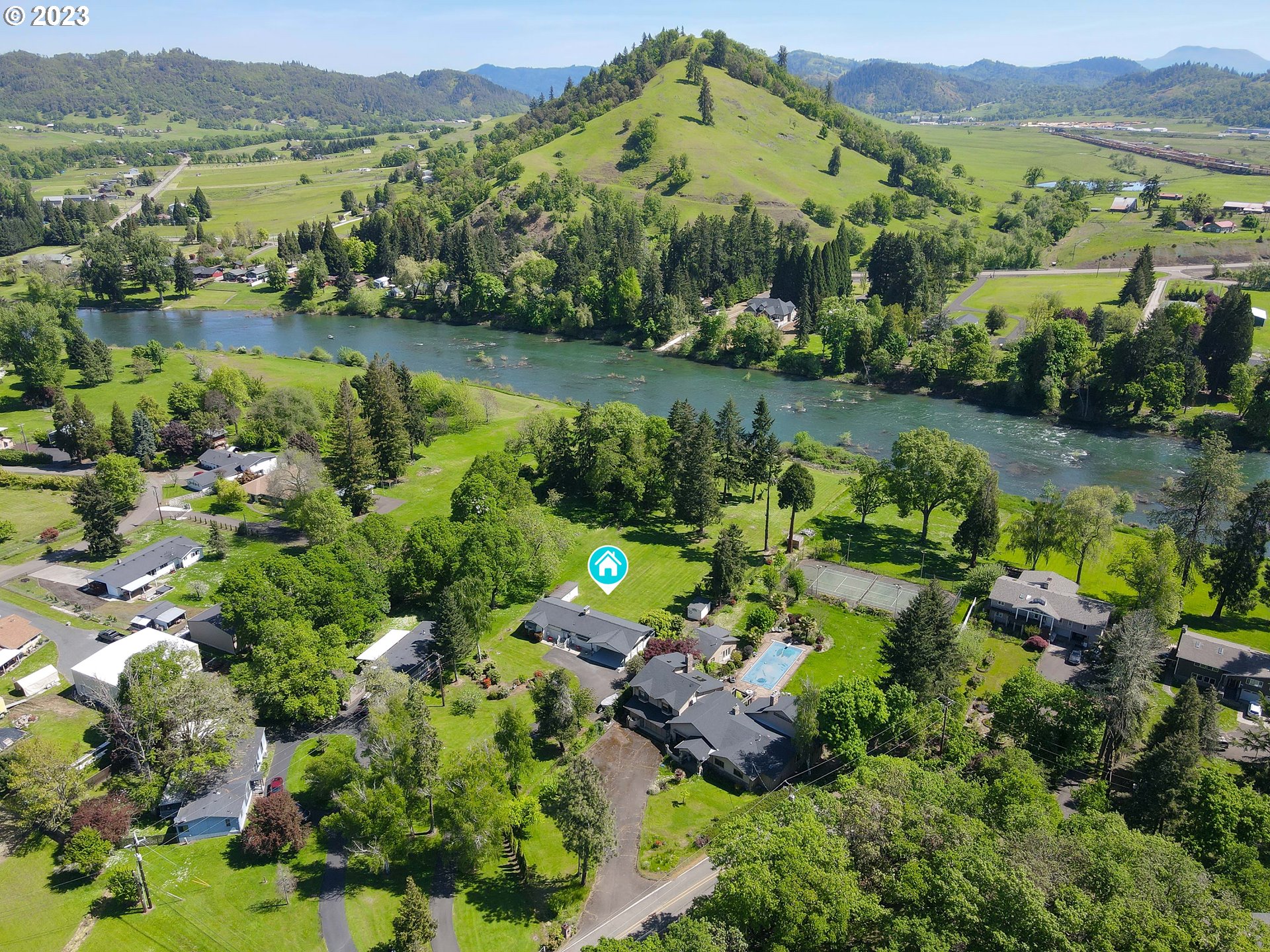 3262 Fisher Road Roseburg, OR 97471 - Photo 1 of 46 Gallery Image 1