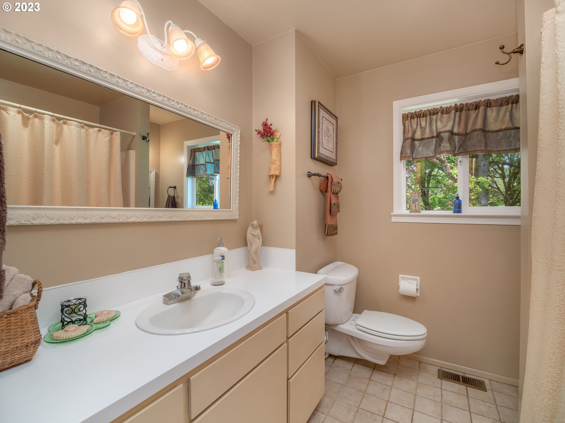 3262 Fisher Road Roseburg, OR 97471 - Photo 23 of 46 Bathroom