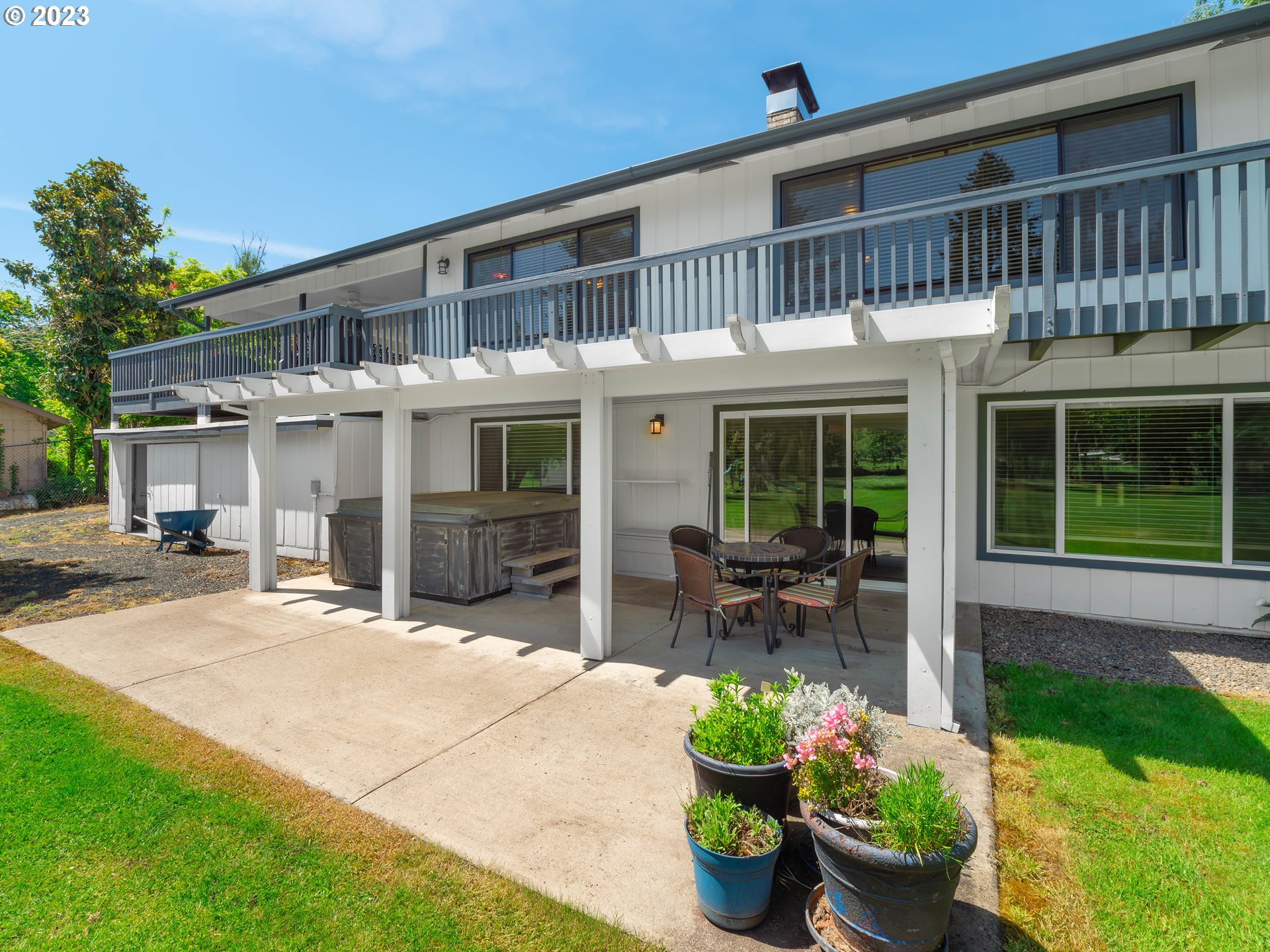 3262 Fisher Road Roseburg, OR 97471 - Photo 31 of 46 Covered Patio