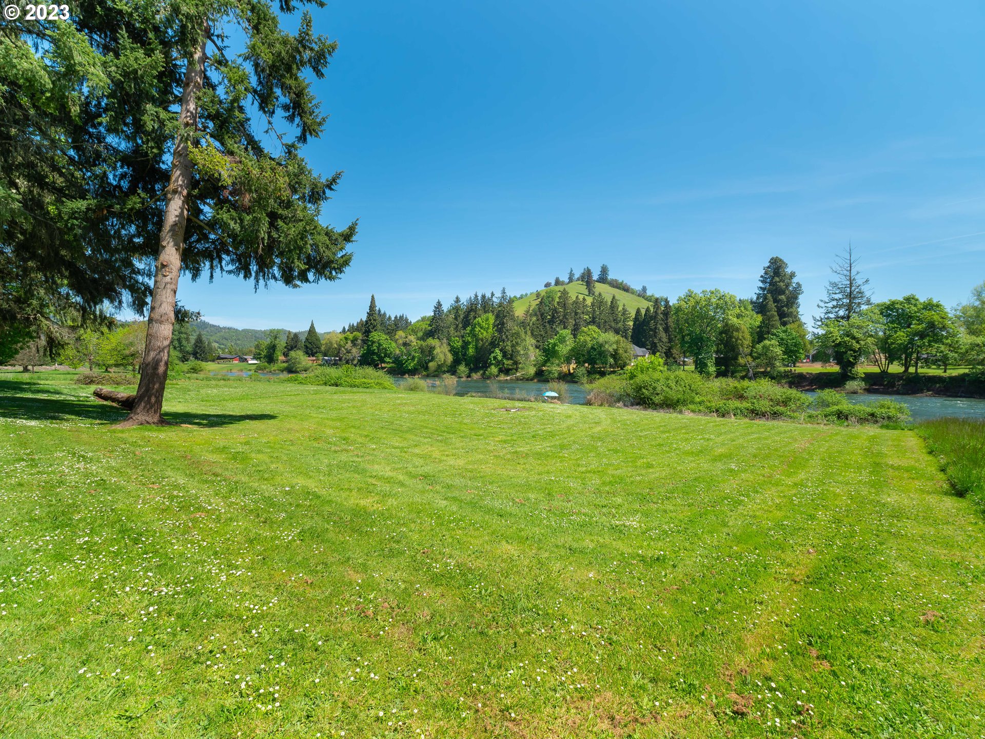 3262 Fisher Road Roseburg, OR 97471 - Photo 35 of 46 Backyard
