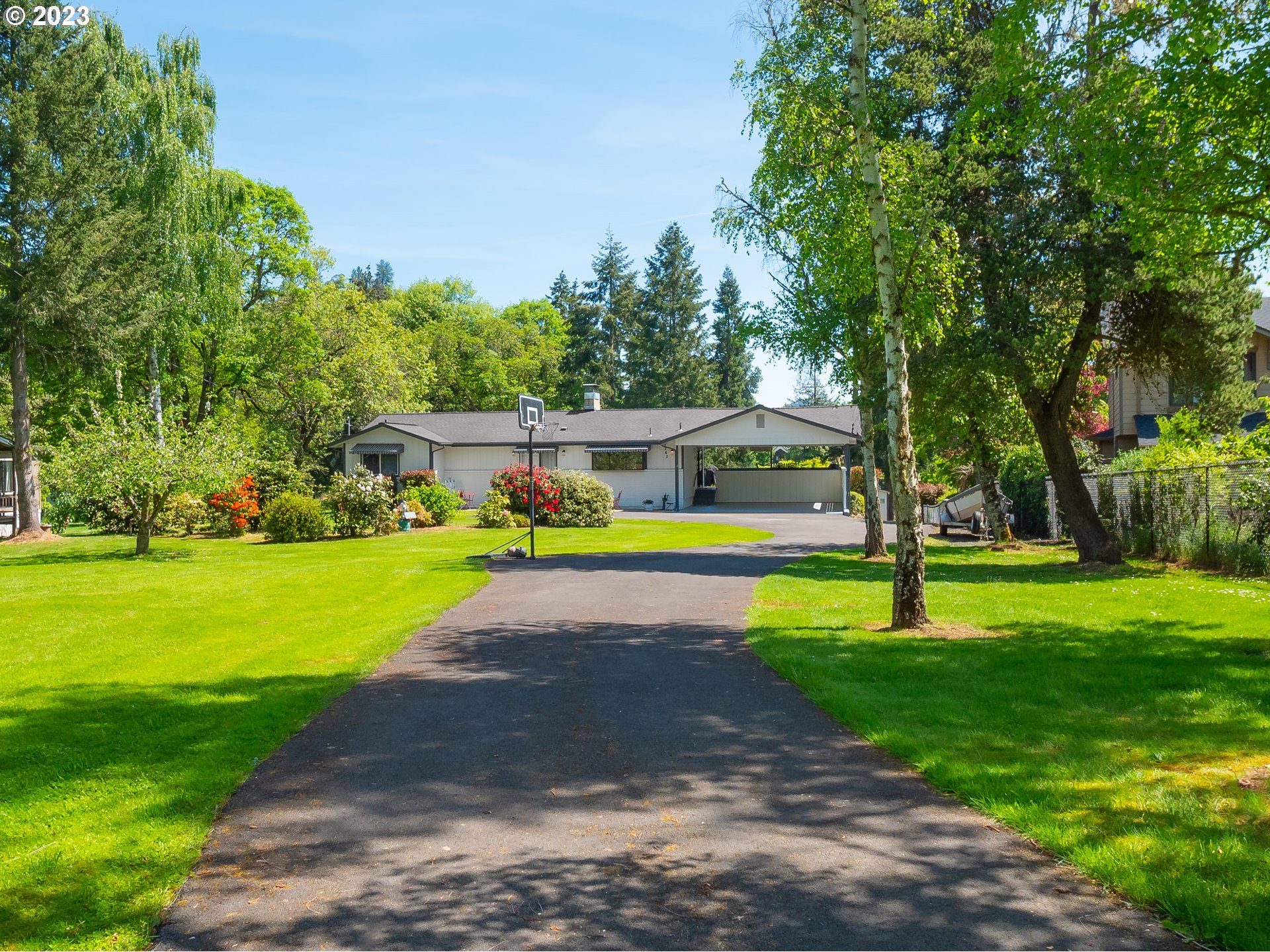 3262 Fisher Road Roseburg, OR 97471 - Photo 42 of 46 Driveway