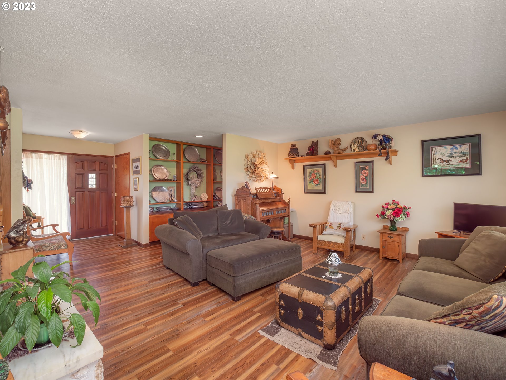 3262 Fisher Road Roseburg, OR 97471 - Photo 7 of 46 Living Room