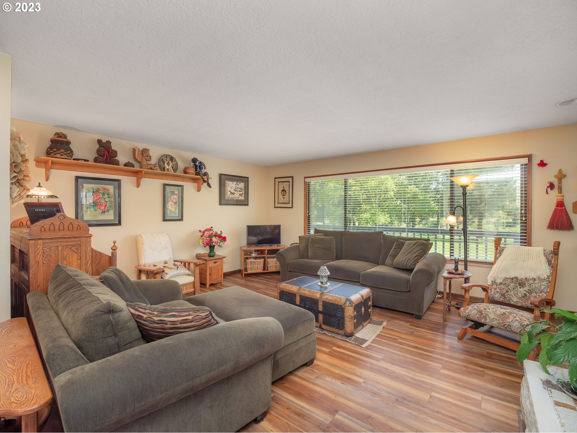 3262 Fisher Road Roseburg, OR 97471 - Photo 8 of 46 Living Room