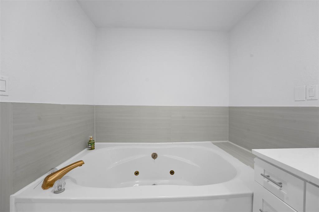 10525 Post Oak Bend Lane Wills Point, TX 75169 - Photo 16 of 40 Bathroom featuring a tub with jets and vanity