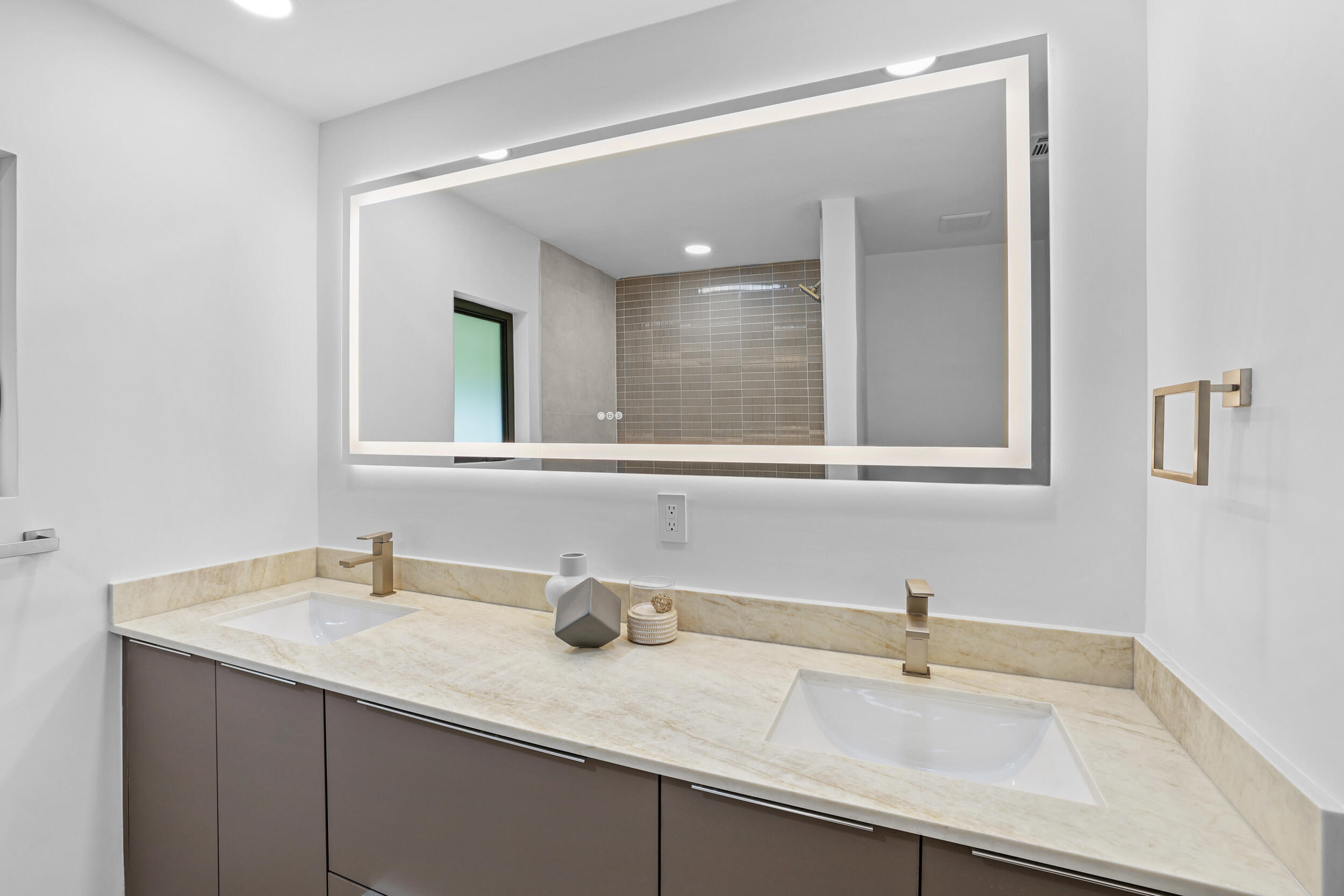 7571 Estrella Circle Boca Raton, FL 33433 - Photo 47 of 65 Bathroom 1