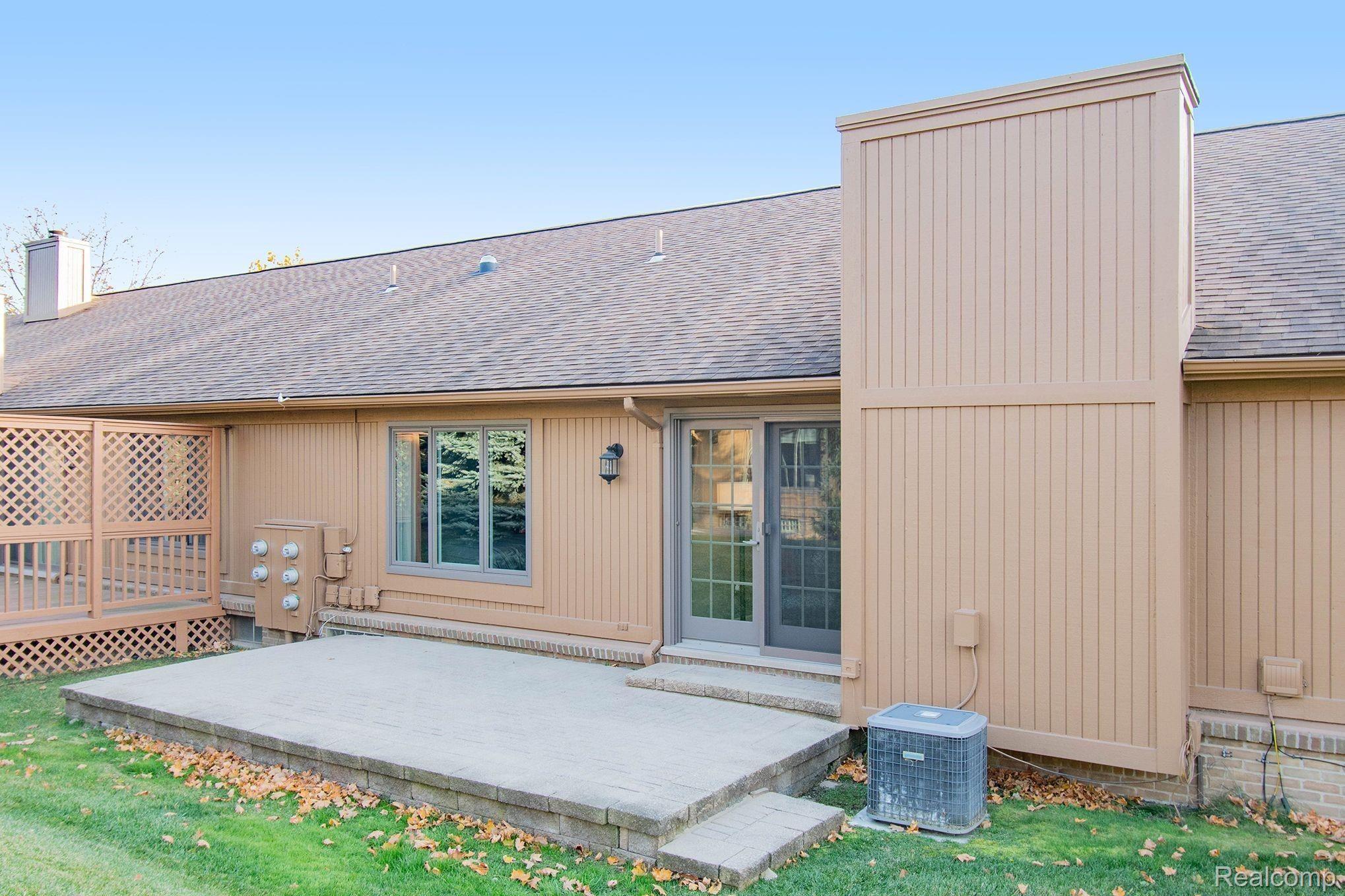 2191 London Bridge Drive Rochester, MI 48307 - Photo 28 of 31 London Bridge- backpatio3.jpeg