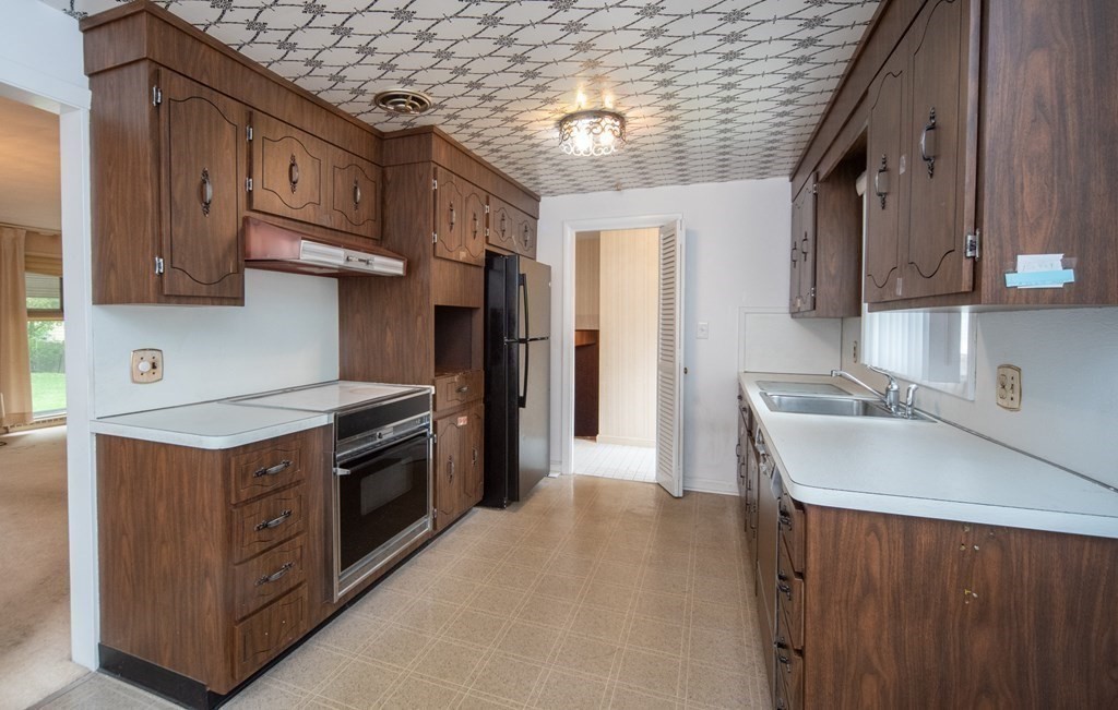 9 Royce Road Framingham, MA 01701 - Photo 9 of 41 Gallery Image 9