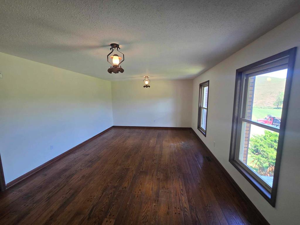 689 Ascue Road Cedar Bluff, VA 24609 - Photo 8 of 42 Gallery Image 8