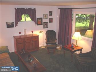 541 Midtown Road Chalfont, PA 18914 - Photo 5 of 10 Living Room